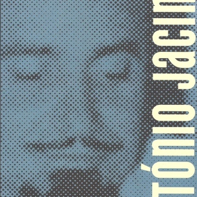 Capa de livro azul com rosto pontilhado e texto