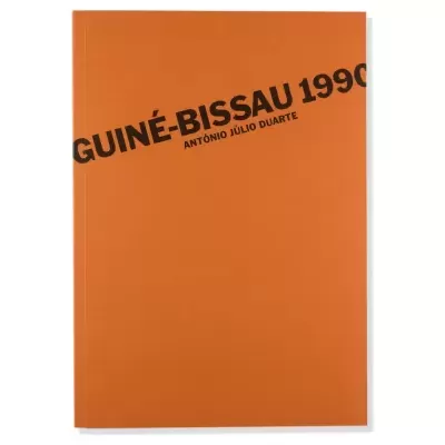 Livro laranja com título 'GUINÉ-BISSAU 1990'