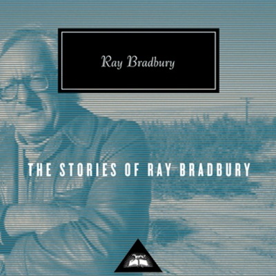 Capa do livro The Stories of Ray Bradbury com imagem de homem ao ar livre em tons azulados