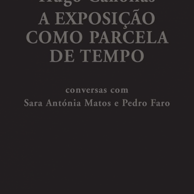 Capa de livro preta com texto branco