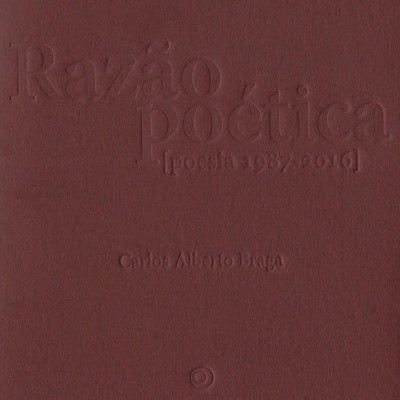Capa castanha de livro intitulado Razão poética [poesia 1983-2016]