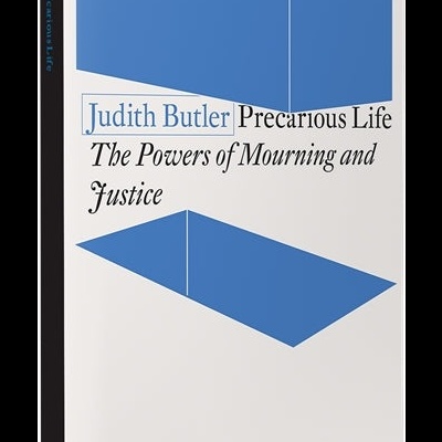 Capa de livro branco com elementos gráficos azuis e título 'Precarious Life' de Judith Butler