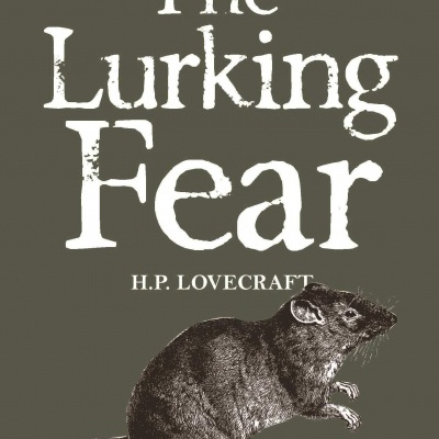Capa de livro 'The Lurking Fear' de H.P. Lovecraft com desenho de rato