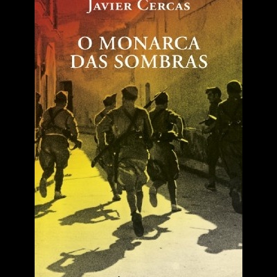 Capa do livro O Monarca das Sombras de Javier Cercas com soldados a correr numa rua