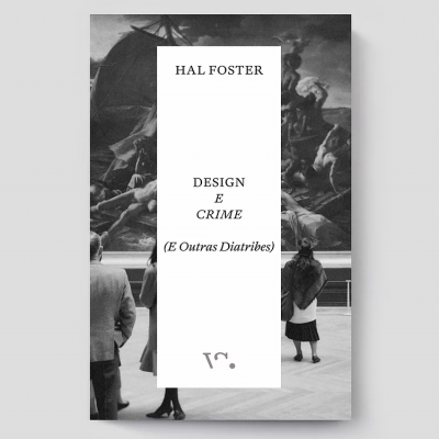 Capa de livro preto e branco com pessoas a observar pintura clássica e texto central