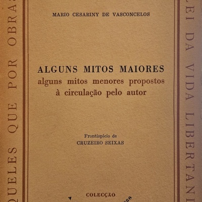 Capa de livro com título e autor em português