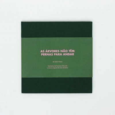 Livro verde escuro com faixa verde clara e texto em português no centro.