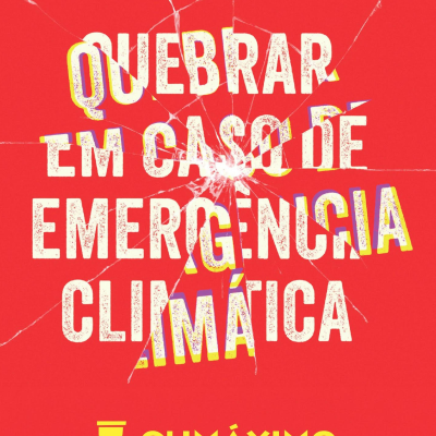 Cartaz vermelho com vidro partido e texto QUEBRAR EM CASO DE EMERGÊNCIA CLIMÁTICA e logo CLIMÁXIMO amarelo