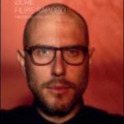 Capa de álbum Core House 2000 com rosto masculino e fundo laranja