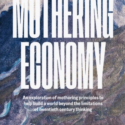 Capa de livro com título e texto em inglês sobre fundo abstrato em tons de azul e cinza.