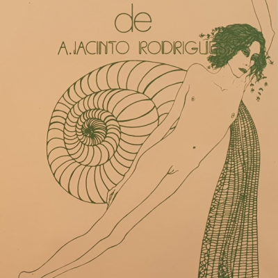 Capa de livro bege com ilustração verde de mulher nua com asas e concha nas costas e texto título e autor.