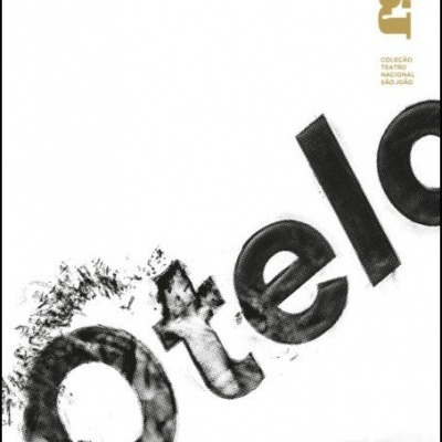 Capa de livro branca com título Otelo e autor William Shakespeare.