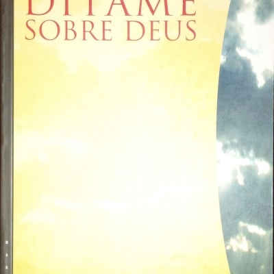 Capa de livro 'DITAME SOBRE DEUS' com fundo amarelo e patch azul com nuvens