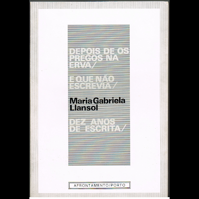 Capa de livro com texto e faixa central colorida com linhas horizontais coloridas.