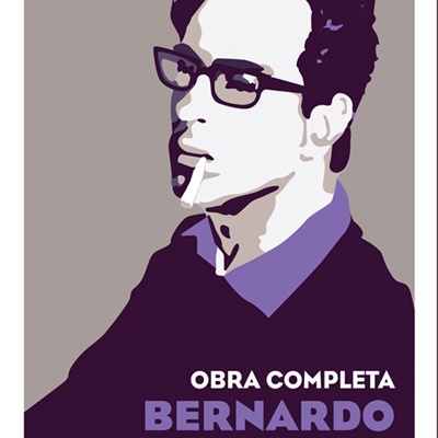 Livro 'Obra Completa Bernardo Santareno Teatro I' com ilustração de homem de óculos e cigarro.