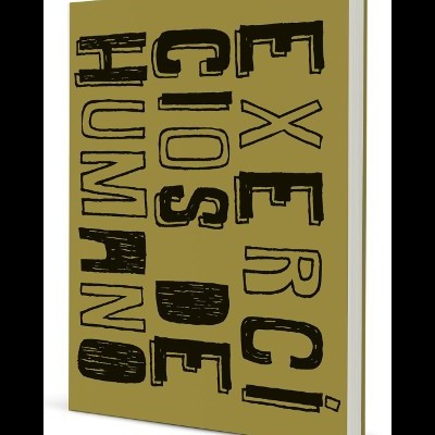 Capa de livro castanha clara com texto preto 'EXERCÍCIO COMO HUMANO'