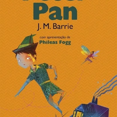 Capa do livro Peter Pan com ilustração de Peter Pan a voar e casa azul