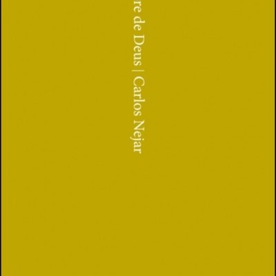 Livro amarelo mostarda com texto branco vertical e marca 12catoreze