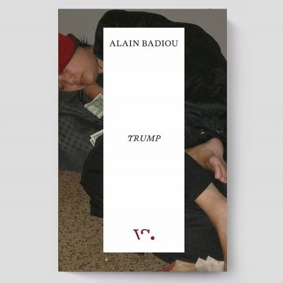 Capa do livro 'Trump' com fotografia de pessoa a dormir e texto do autor Alain Badiou