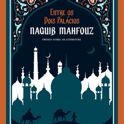 Capa de livro com título 'Entre os Dois Palácios' de Naguib Mahfouz e ilustração de palácios e camelos
