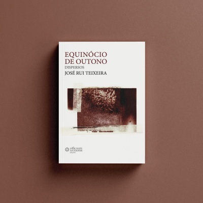 Livro 'EQUINÓCIO DE OUTONO' de José Rui Teixeira sobre fundo castanho