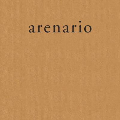 Fundo castanho arenoso com texto 'arenario' em preto