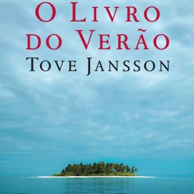 Capa do livro O Livro do Verão de Tove Jansson com ilha e céu nublado