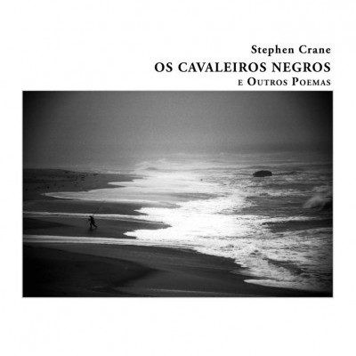 Capa de livro preto e branco com fotografia de praia e texto no canto superior direito