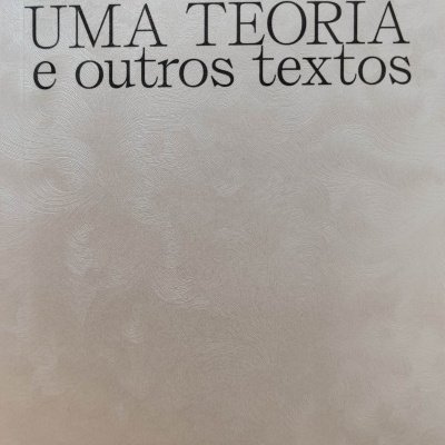 Capa de livro com título e nome do autor em fundo bege texturizado