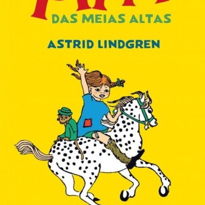Capa de livro amarela com título PIPPI DAS MEIAS ALTAS e ilustração de rapariga em cavalo
