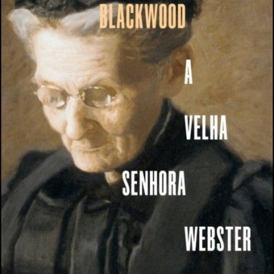 Capa do livro A Velha Senhora Webster com imagem de mulher idosa de óculos e roupa preta.