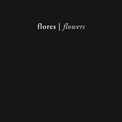 Texto 'flores | flowers' em fundo preto