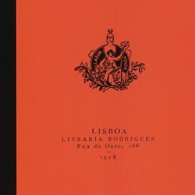 Capa de livro laranja com texto e selo preto