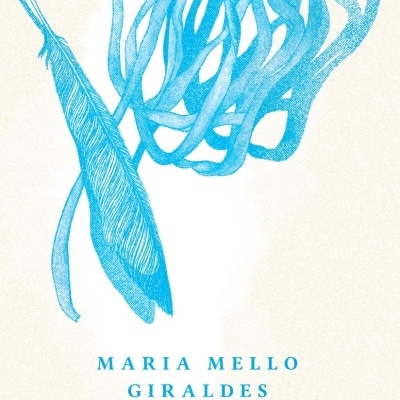Capa de livro com ilustração azul de pena e texto MARIA MELLO GIRALDES OBRA REUNIDA