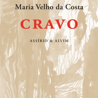 Livro 'CRAVO' de Maria Velho da Costa com capa bege e texto em vermelho e preto