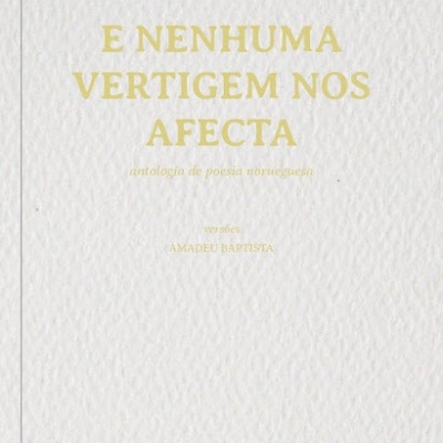 Capa de livro branco com texto dourado sobre antologia de poesia norueguesa