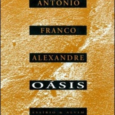 Capa de livro amarelo texturado com texto preto