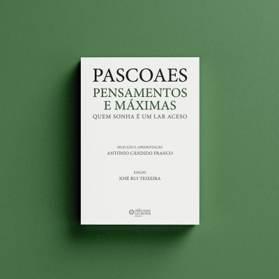 Livro branco PASCOAES PENSAMENTOS E MÁXIMAS sobre fundo verde