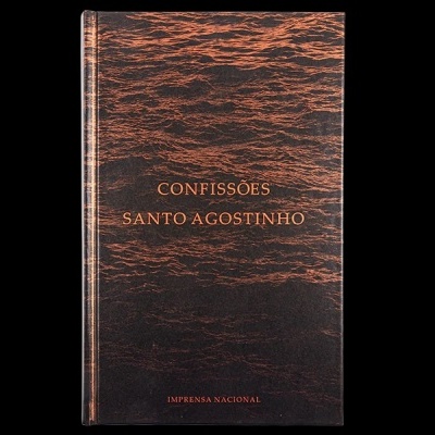 Capa de livro castanha com título CONFISSÕES SANTO AGOSTINHO em letras douradas