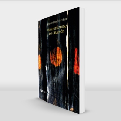 Livro com capa preta e círculos laranja e vermelho, texto na capa, sobre superfície branca.