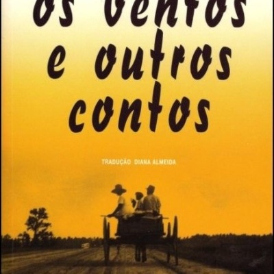 Capa de livro 'os ventos e outros contos' de Eudora Welty com imagem de duas pessoas numa carroça numa estrada