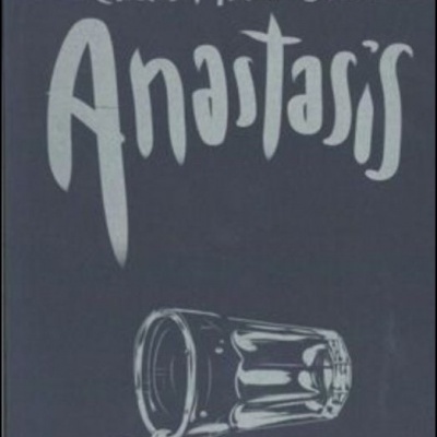 Capa de livro cinza com título Anastasis e copo de vidro derramado