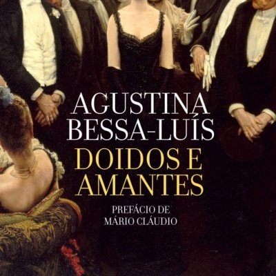 Capa de livro com grupo de pessoas em traje formal, título DOIDOS E AMANTES