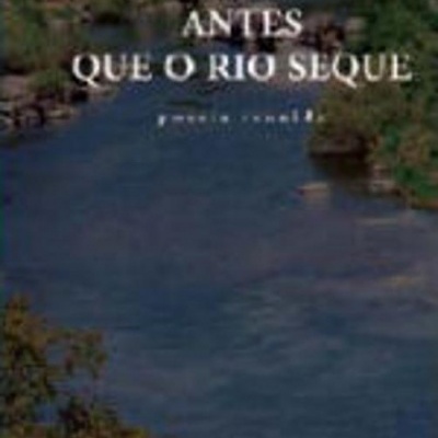 Capa de livro com título 'ANTES QUE O RIO SEQUE' e foto de rio com árvores