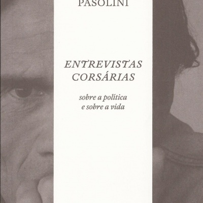 Capa de livro com texto de Pier Paolo Pasolini e foto em tons de cinza de rosto masculino