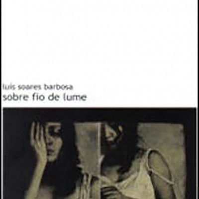 Capa de livro com imagens de mulher em preto e branco e texto