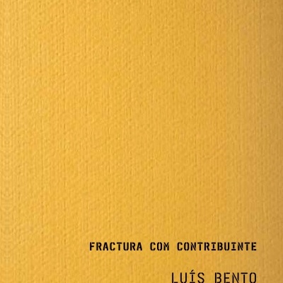 Capa de livro amarelo com título e autor em preto