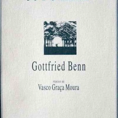 Livro '50 POEMAS' de Gottfried Benn com capa branca e imagem de árvores