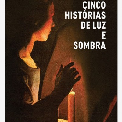 Capa de livro com mulher iluminada por vela e texto em branco