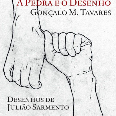 Capa de livro com desenho de punhos fechados e texto em preto e vermelho